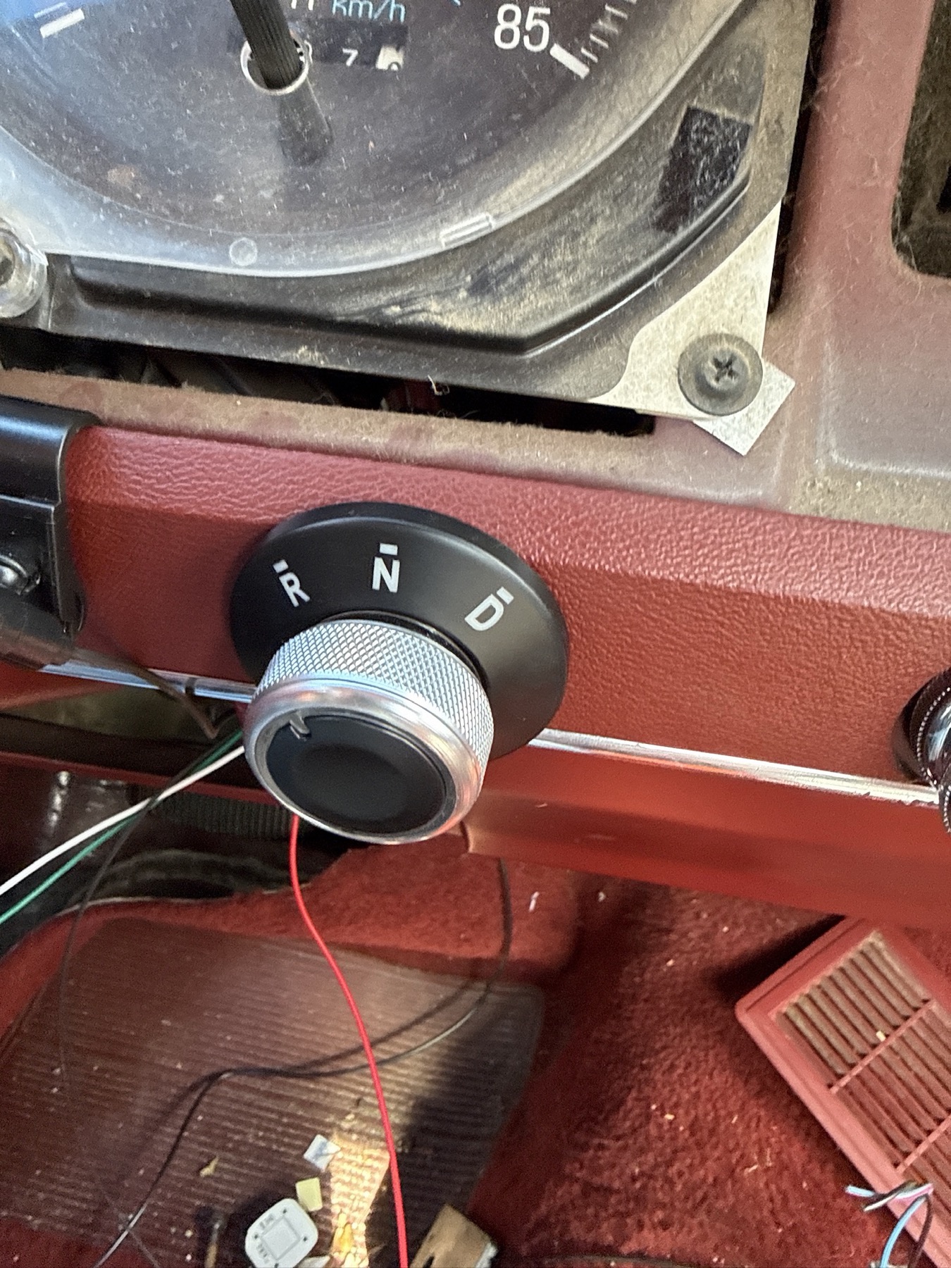 Rotary drive selector knob installed in the dashboard